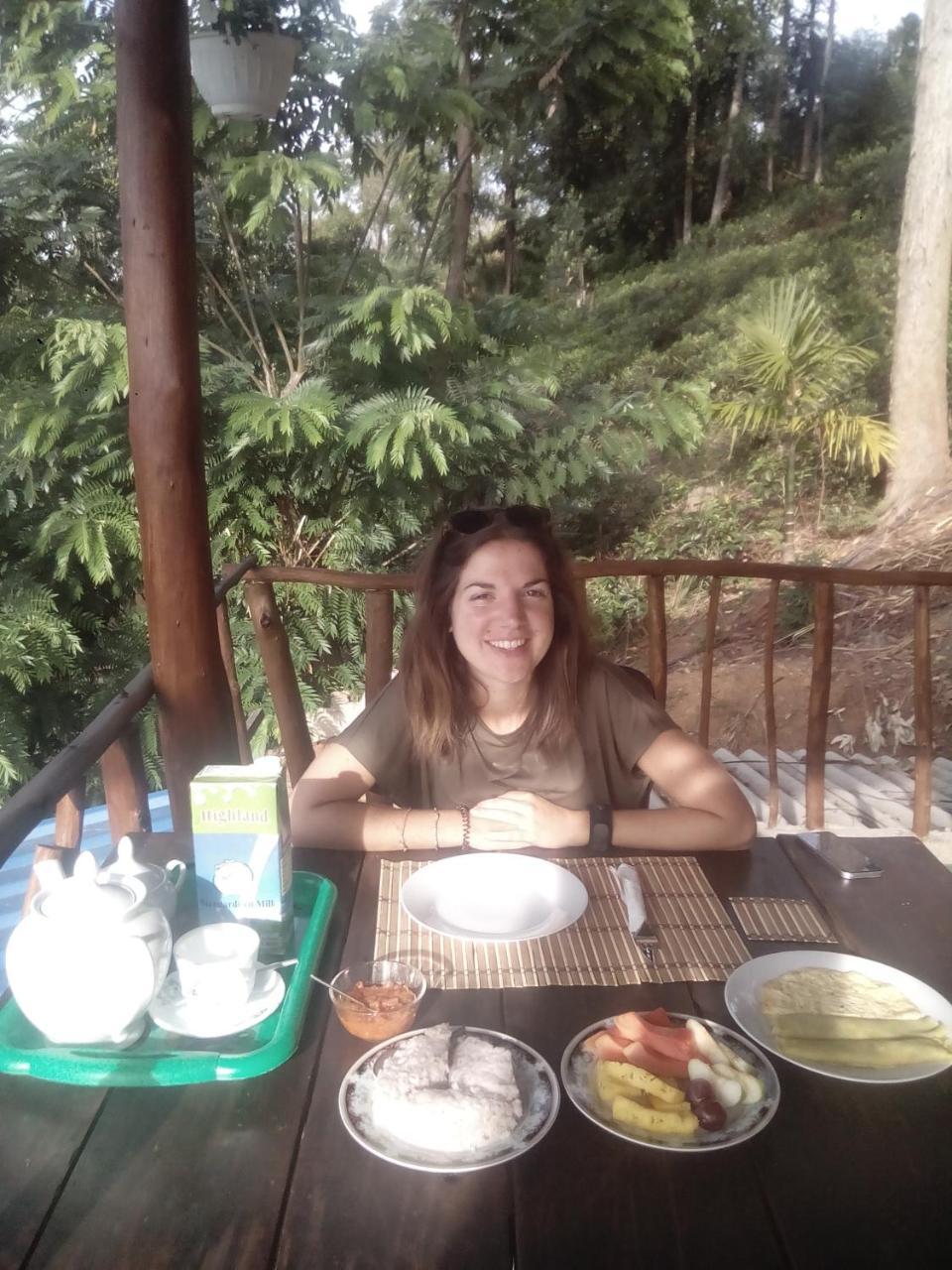 Apurvi Homestay Ella Eksteriør billede